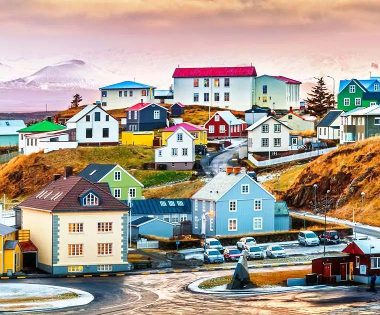 Les maisons colorées du village de pêcheurs de Stykkisholmur