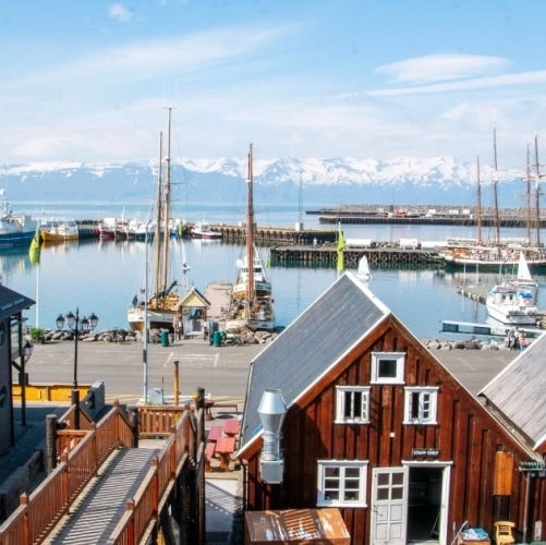 La baie de Skjálfandi et le port d'Husavik