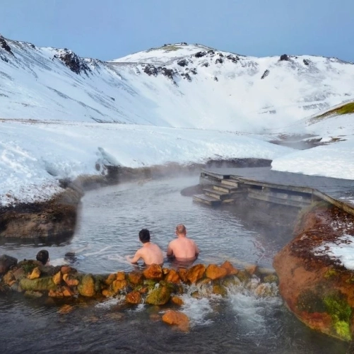 Baignade aux thermes de Reykjadalur