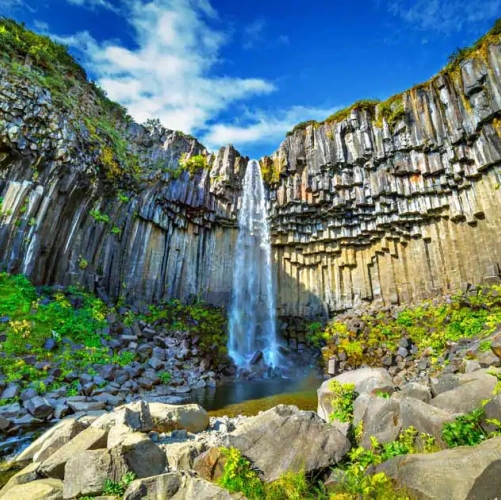 La cascade aux orgues basaltiques de Svartifoss à Skaftafell