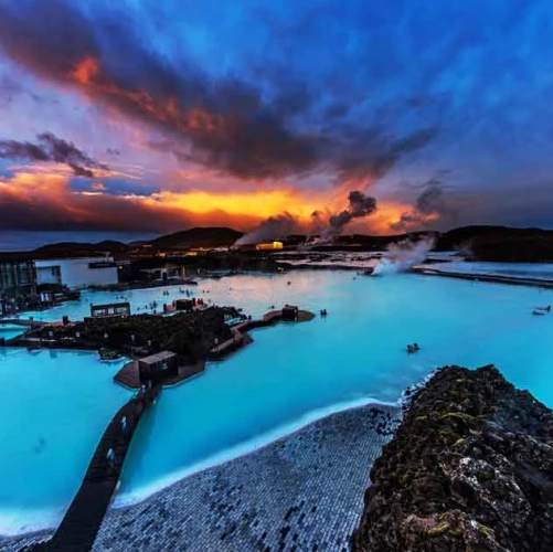 Coucher de soleil impressionnant sur le Blue Lagoon