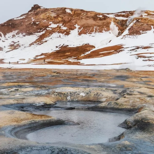 Les bains de boue bouillonants de Namaskard