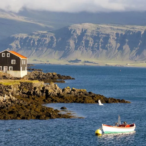 Le petit village de pêcheurs de Djupivogur