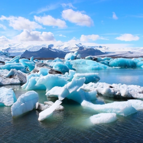 Icebergs flottants de la lagune glaciaire Jokulsarlon