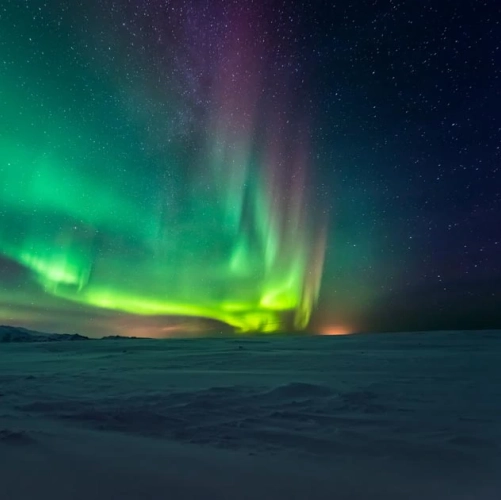 Des aurores polaires dans le ciel islandais