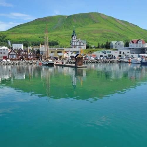 Le port d'Husavik réputé pour ses baleines