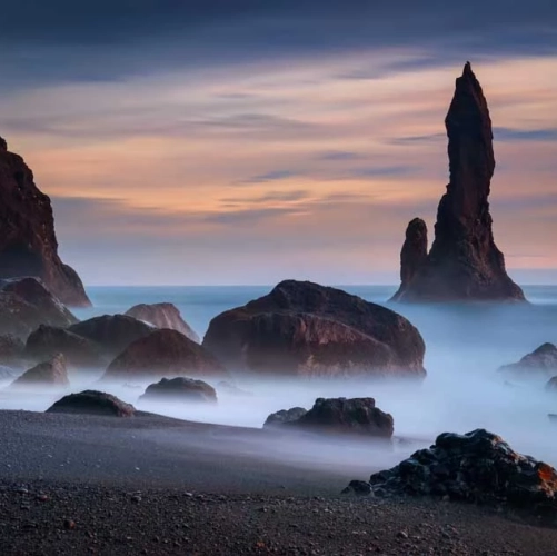Stacks ou formations rocheuses Reynisdrangar