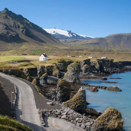 Le village de Arnastapi et sa côte sauvage