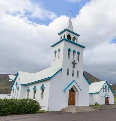 L'église bleue et blanche de Dalvik