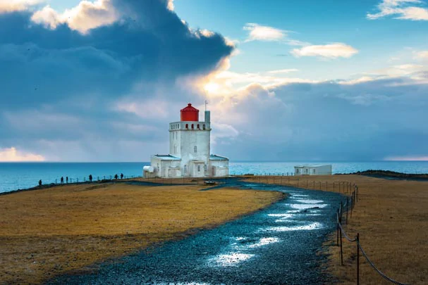 Le phare de Dyrholaey en Islande