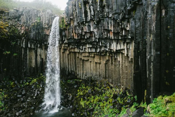 La cascade de Svartifoss et ses singulières orgues basaltiques