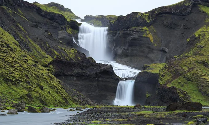 La cascade de Ofaefufoss dans la région de Kirkjubaejarklaustur