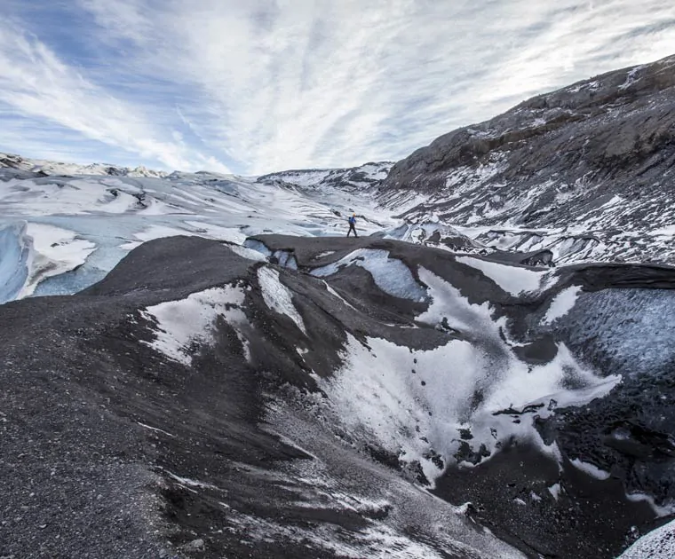 Les paysages noir et blanc du glacier Solheimajokull 