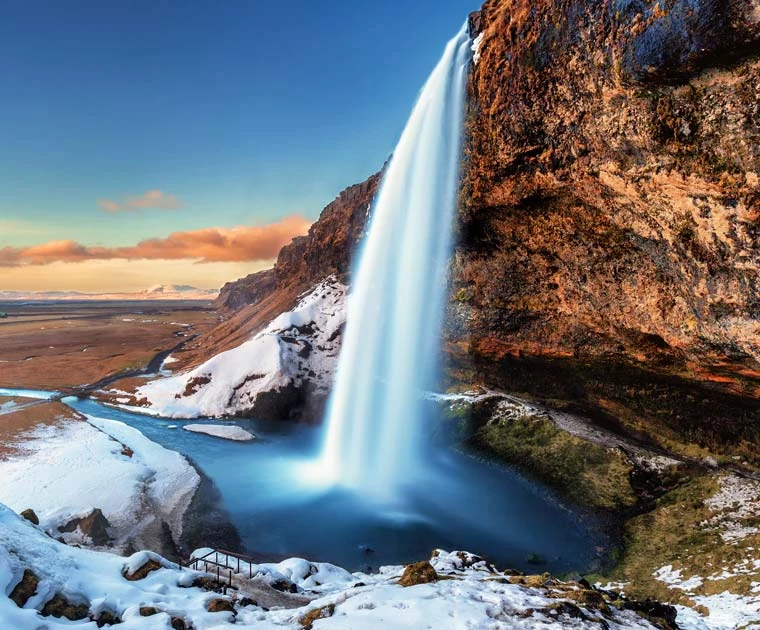 La cascade de Seljalandsfoss en hiver