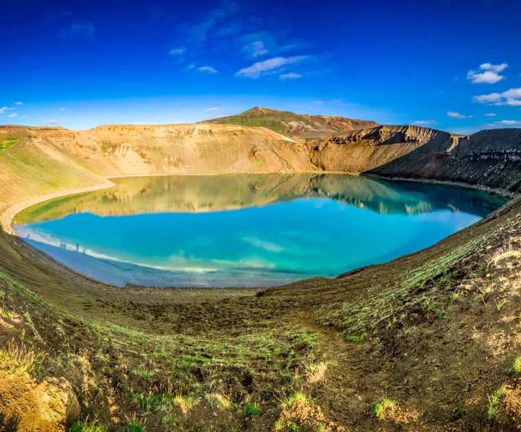 Le cratère turquoise Viti du volcan Krafla