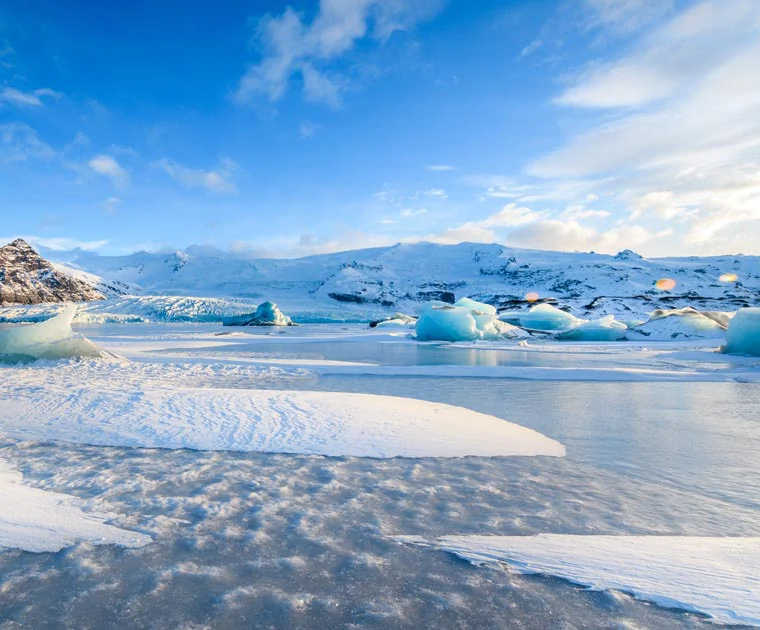 La glace du Vatnajökull dans le lagon du Jokulsarlon