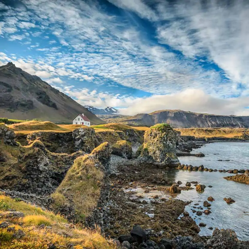 Le hameau de Arnarstapi en Islande