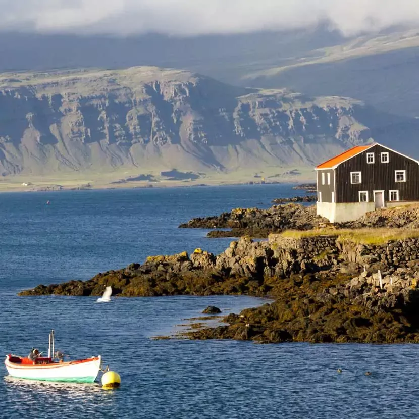 Le pittoresque village de Djupivogur en Islande