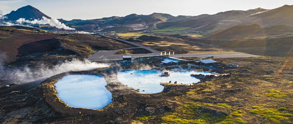 Les bassins bleus des bains géothermiques de Myvatn 